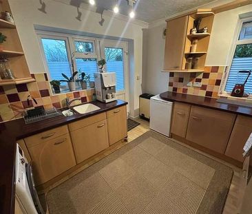 Brooke Close, Bushey, WD23 - Photo 2