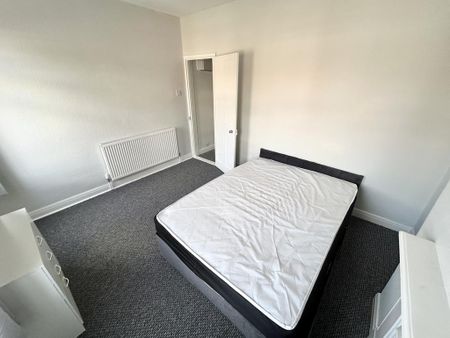 3 bedroom end of terrace house to rent - Photo 3