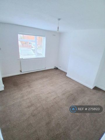 2 bedroom end of terrace house to rent - Photo 3