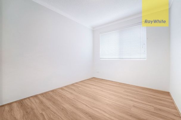 Stylish 2-Bedroom Apartment with Lock-Up Garage in Prime Parramatta Location - Photo 1