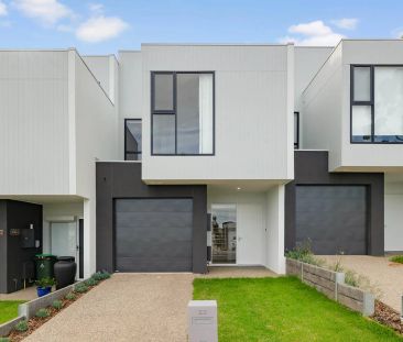 Modern 3-Bedroom Townhouse in Prime Woodforde Location - Photo 6