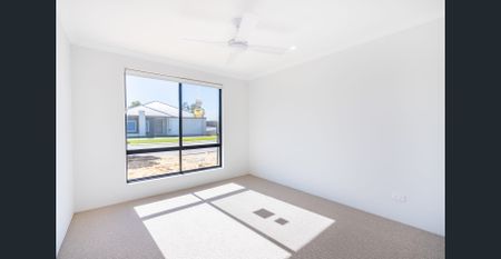 Stunning Near New Build – Modern Comfort & Convenience! - Photo 4