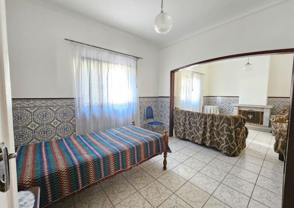 Floor 3 bedroom villa with suite located in Cacia!