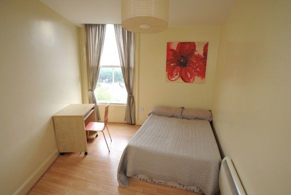 MODERN 6 BEDROOM TERRACE NEAR TOWN CENTRE - STUDENT HOME - Photo 1