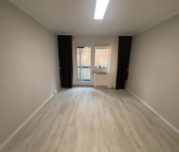 Modern sanierte 3-Zimmer-Wohnung mit Balkon & EBK – ruhig gelege - Photo 1