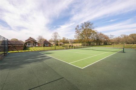 6 bedroom detached house to rent - Photo 2