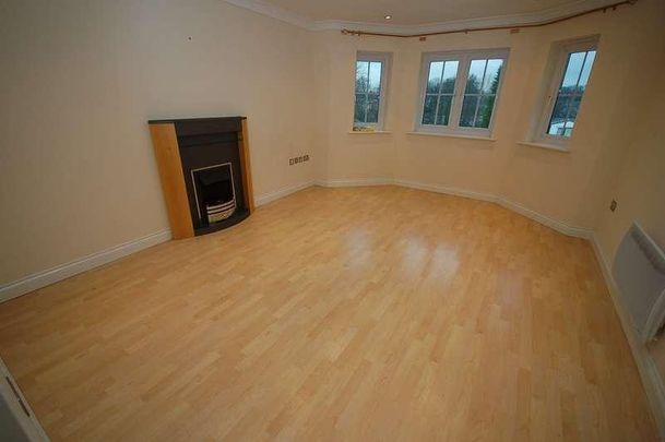 Brookhey, Hyde, SK14 - Photo 1