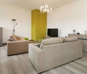 Zonnige penthouse met 2 slaapkamers, mooi terras, inclusief garage - Photo 3