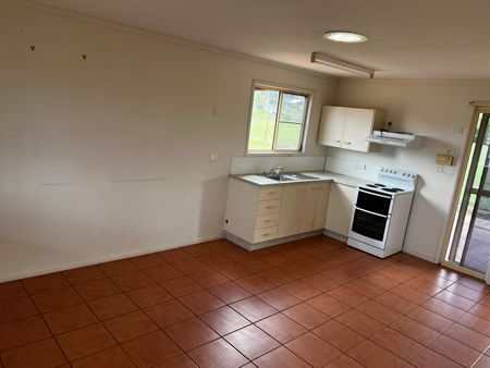 Quaint Cottage - Photo 3