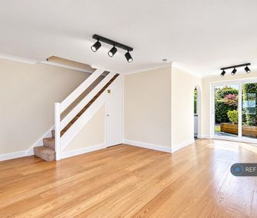 3 bedroom end of terrace house to rent - Photo 2