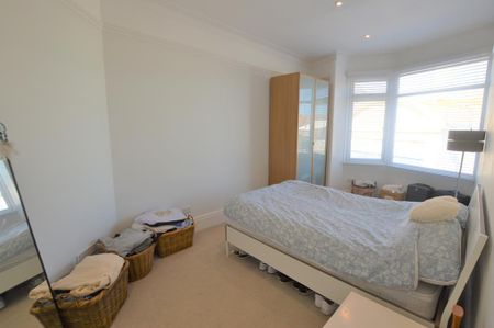 3 bedroom flat to rent - Photo 4