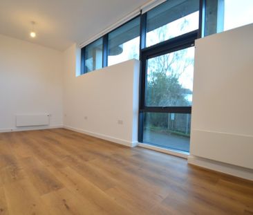 2 bedroom Ground floor flat to rent - Photo 4