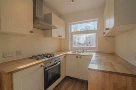 2 bedroom semi-detached house to rent - Photo 5