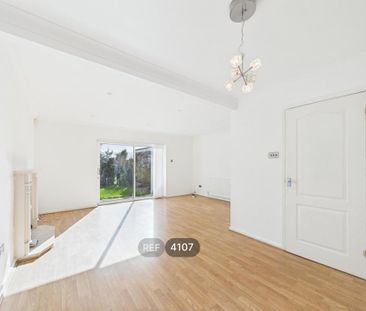 4 bedroom detached house to rent - Photo 2