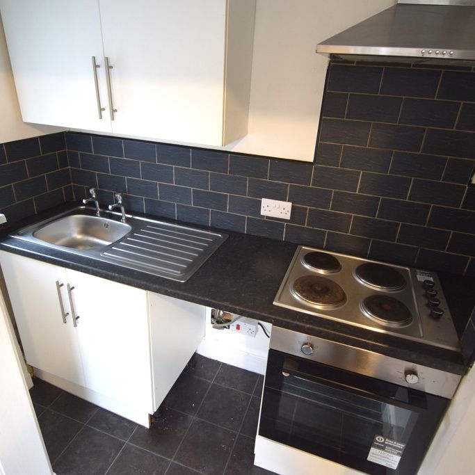 To Let Studio - Photo 1