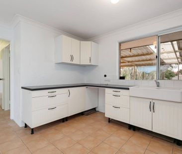 Spacious Living on Wyton - Photo 2