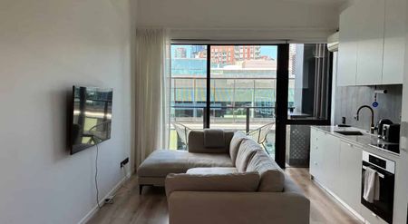 Step out to Victoria Park and the Viaduct. - Photo 3