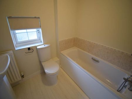 3 bedroom semi-detached house to rent - Photo 2