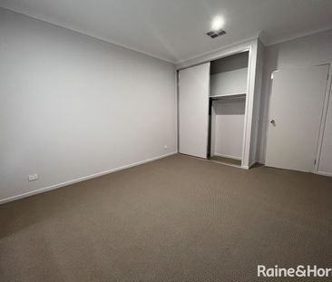 Modern 4 Bedroom Family Home! - Photo 6