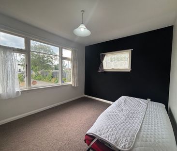 Spacious Living - Photo 4