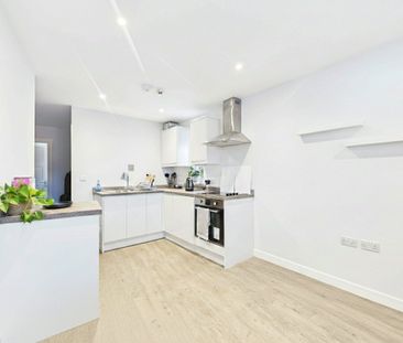 1 bedroom Flat in King Street, Maidenhead - Photo 2