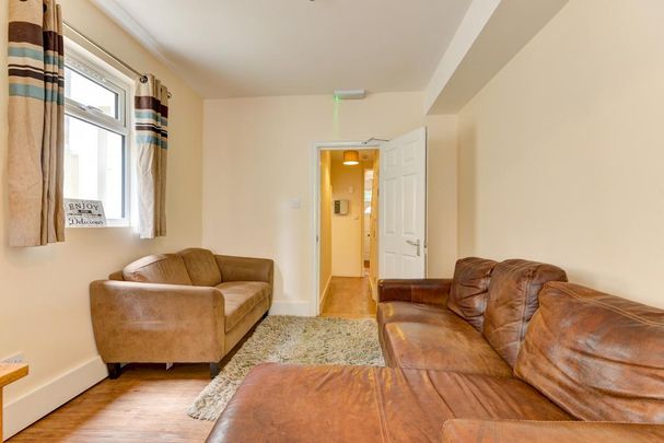 6 bedroom house to rent - Photo 1