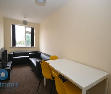 3 bed Flat for Rent - Photo 1