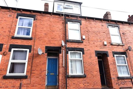 4 bedroom House in Burley Lodge Terrace, Leeds - Photo 2