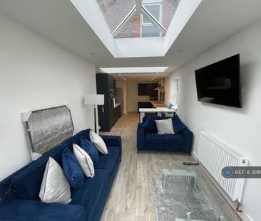1 bedroom in a house share to rent - Photo 2