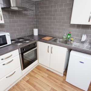 Brownhill Crescent, LEEDS - Photo 3