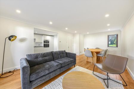 3 bedroom flat to rent - Photo 4