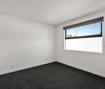 2/18 Mines Road, Ringwood - Photo 5