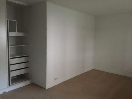 location Appartement F3 DE 77.5m² À PARIS - Photo 3