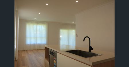 Stunning Brand New Family Home - Photo 4