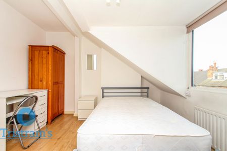 5 bed Mid Terraced House for Rent - Photo 2