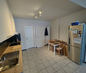 Eén slaapkamer appartement in het centrum van Aalst. - Photo 2