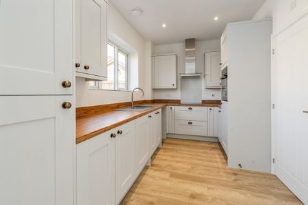 3 bedroom semi-detached house to rent - Photo 4