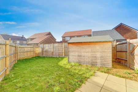 3 bedroom semi-detached house to rent - Photo 2