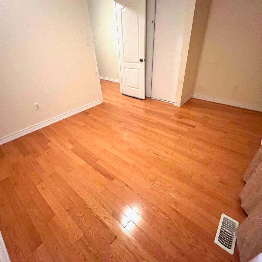 For Lease - 17 COYOTE Crescent, Toronto, Ontario - Photo 1