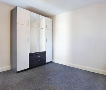 4 bedroom semi-detached house to rent - Photo 4