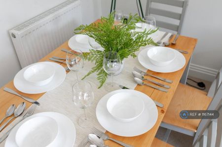 3 bedroom terraced house to rent - Photo 4