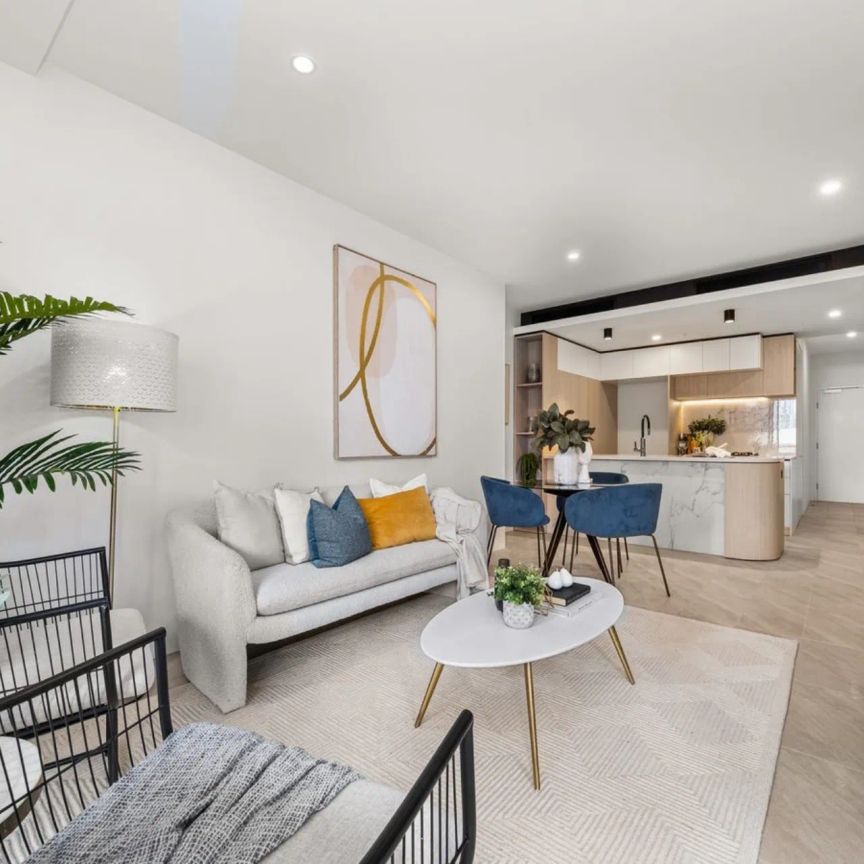 Sophisticated South Brisbane Apartment in the Prestigious SkyNeedle Precinct - Photo 1