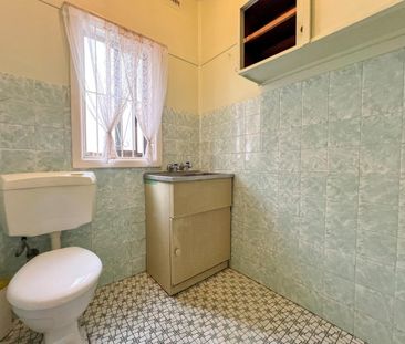 Charming 4 Bedroom Cabramatta Home - Photo 6