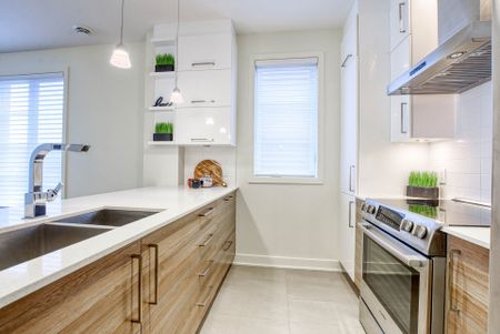 Condo for rent, Montréal (Saint-Laurent) - Photo 2