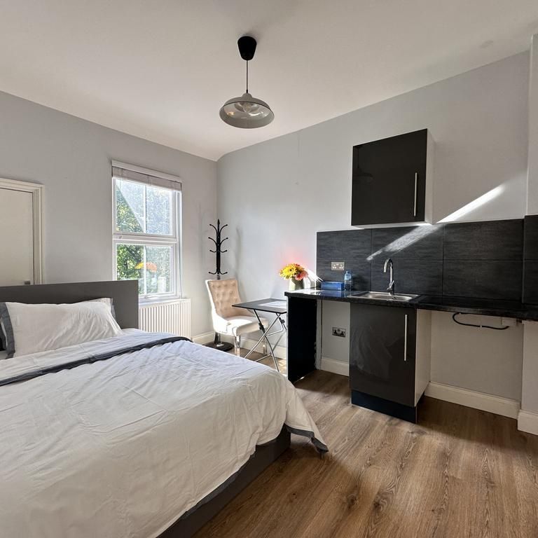 Studio to rent - Photo 1