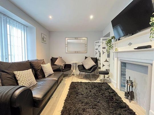 2 bedroom end of terrace house to rent - Photo 1