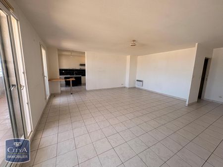 Location Appartement 3 pièces 84m² PORT ST LOUIS DU RHONE 13230 - Photo 2