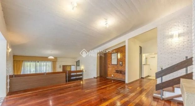 Casa com 3 quartos e 310m² para alugar em Boa Vista, Porto Alegre. - Foto 1
