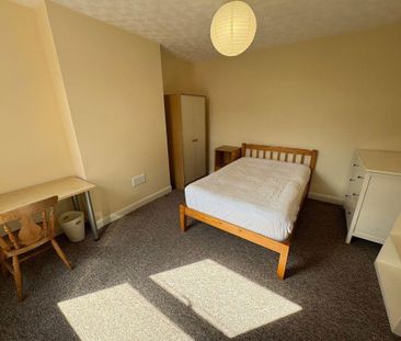 4 bedroom terraced house to rent - Photo 5