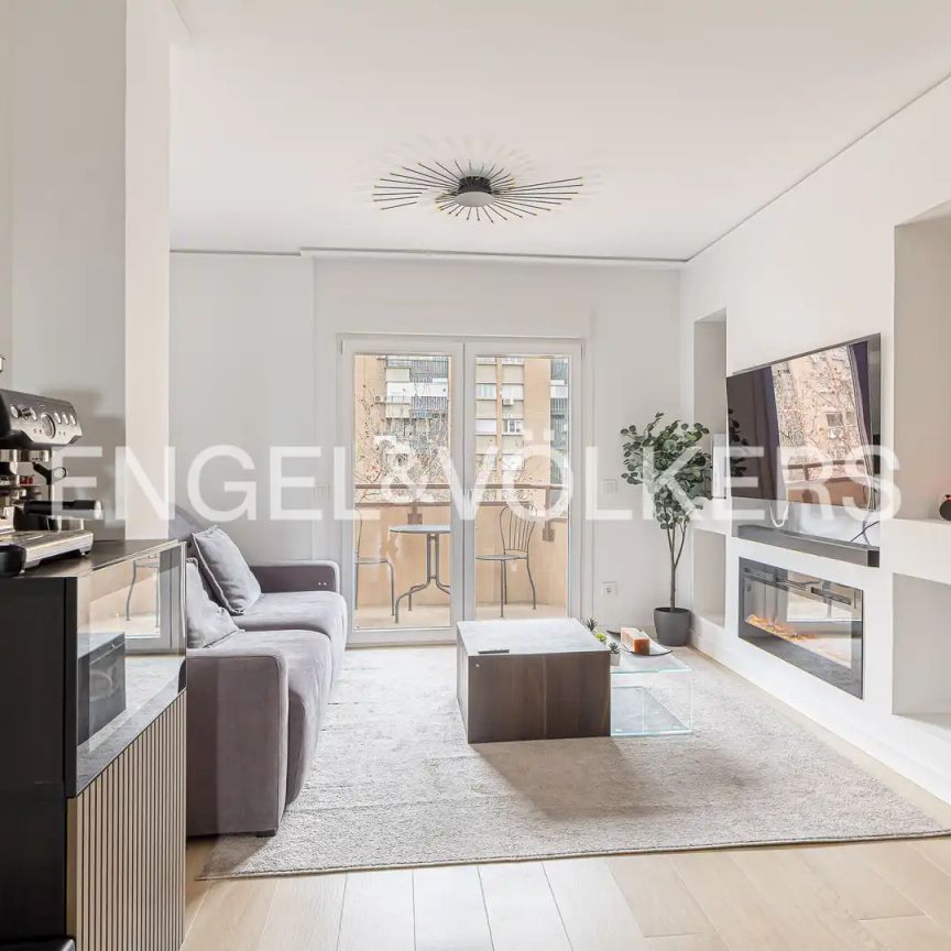 Piso de alquiler en Paseo de la Reina Cristina, Pacífico - Photo 1